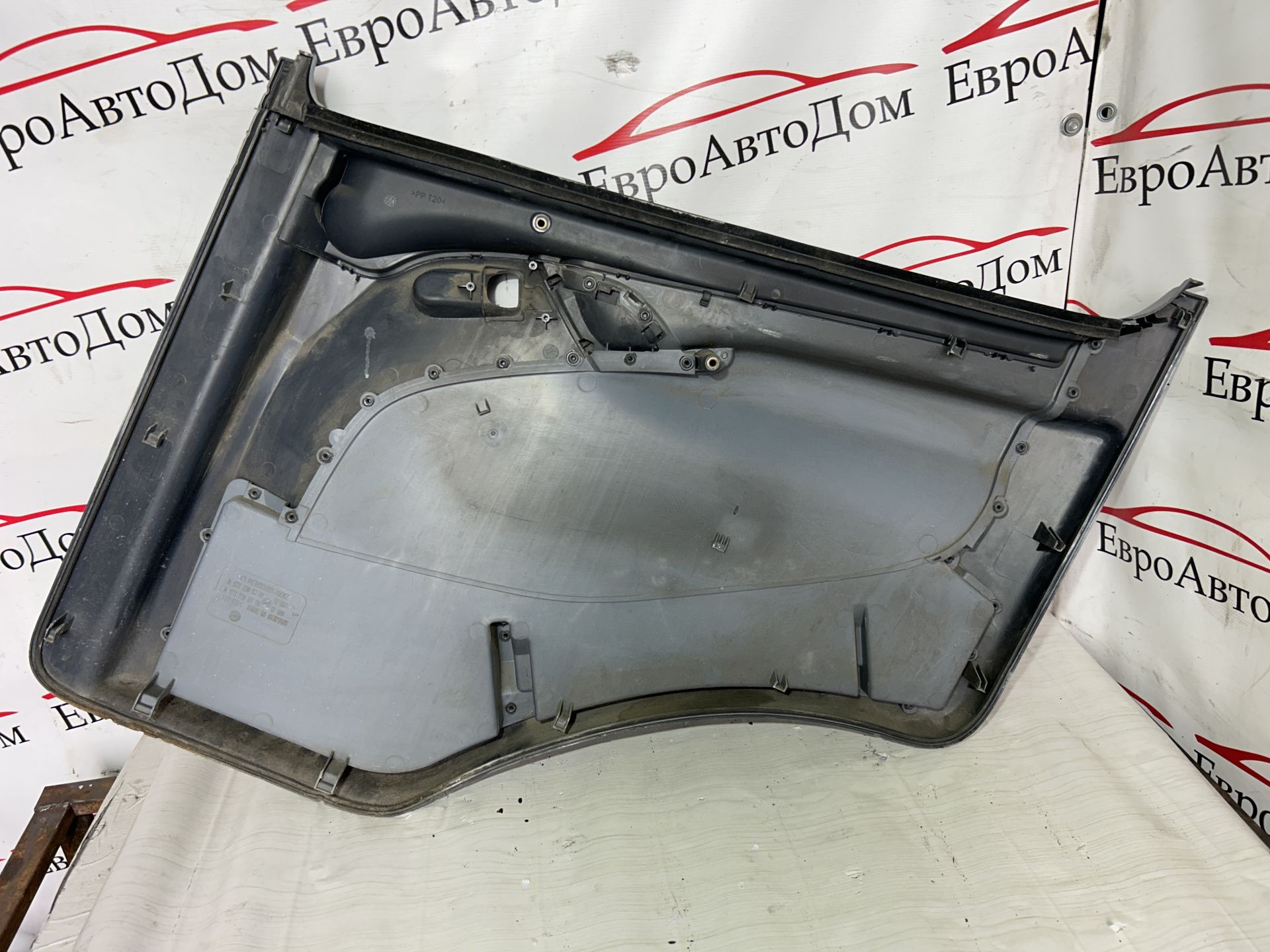 Обшивка двери передней левой A9737200170